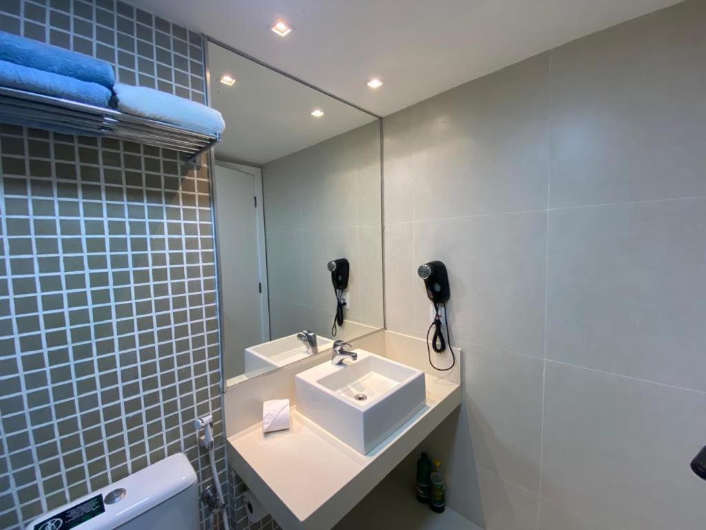 Apartamento Resort Ao Lado Do Parque Aquatico Porto Das Dunas - Pe Na Areia- Terreo 阿奎拉兹 外观 照片